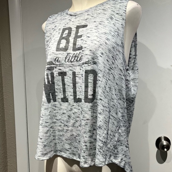 Wound Up Gray Sleeveless Muscle Tee Relaxed Fit - Picture 2 of 16